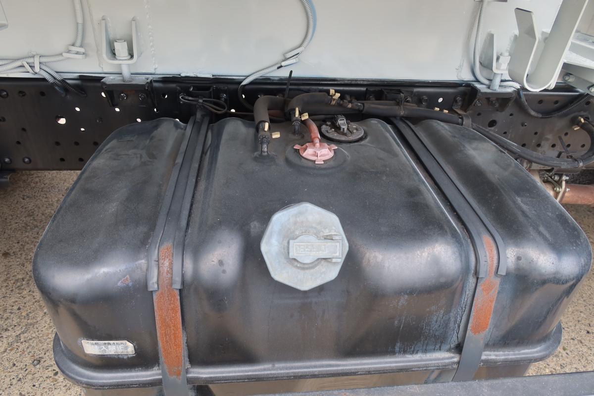 ワイド幅 プレス式パッカー車 新明和製6.0立米 積載2700kg|中古トラックの販売・買取・査定のアイナビ