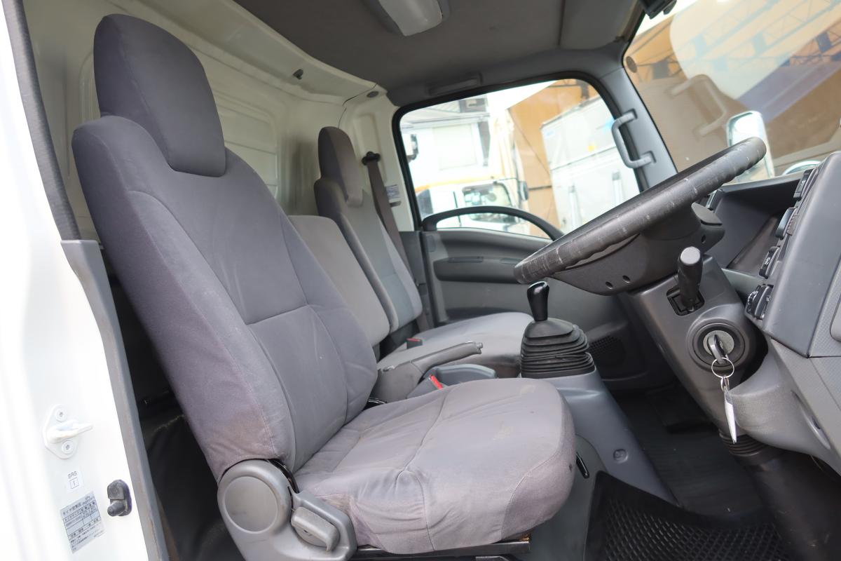 ワイド幅 プレス式パッカー車 新明和製6.0立米 積載2700kg|中古トラックの販売・買取・査定のアイナビ