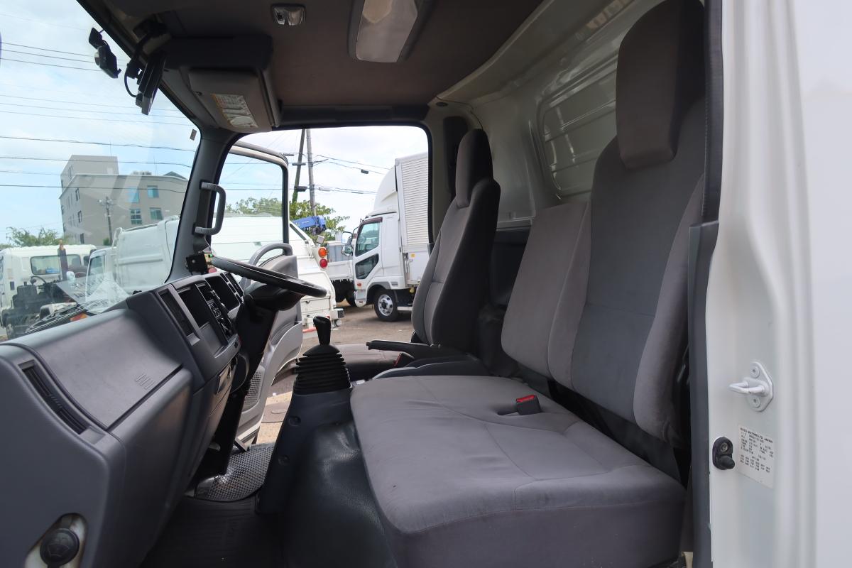 ワイド幅 プレス式パッカー車 新明和製6.0立米 積載2700kg|中古トラックの販売・買取・査定のアイナビ