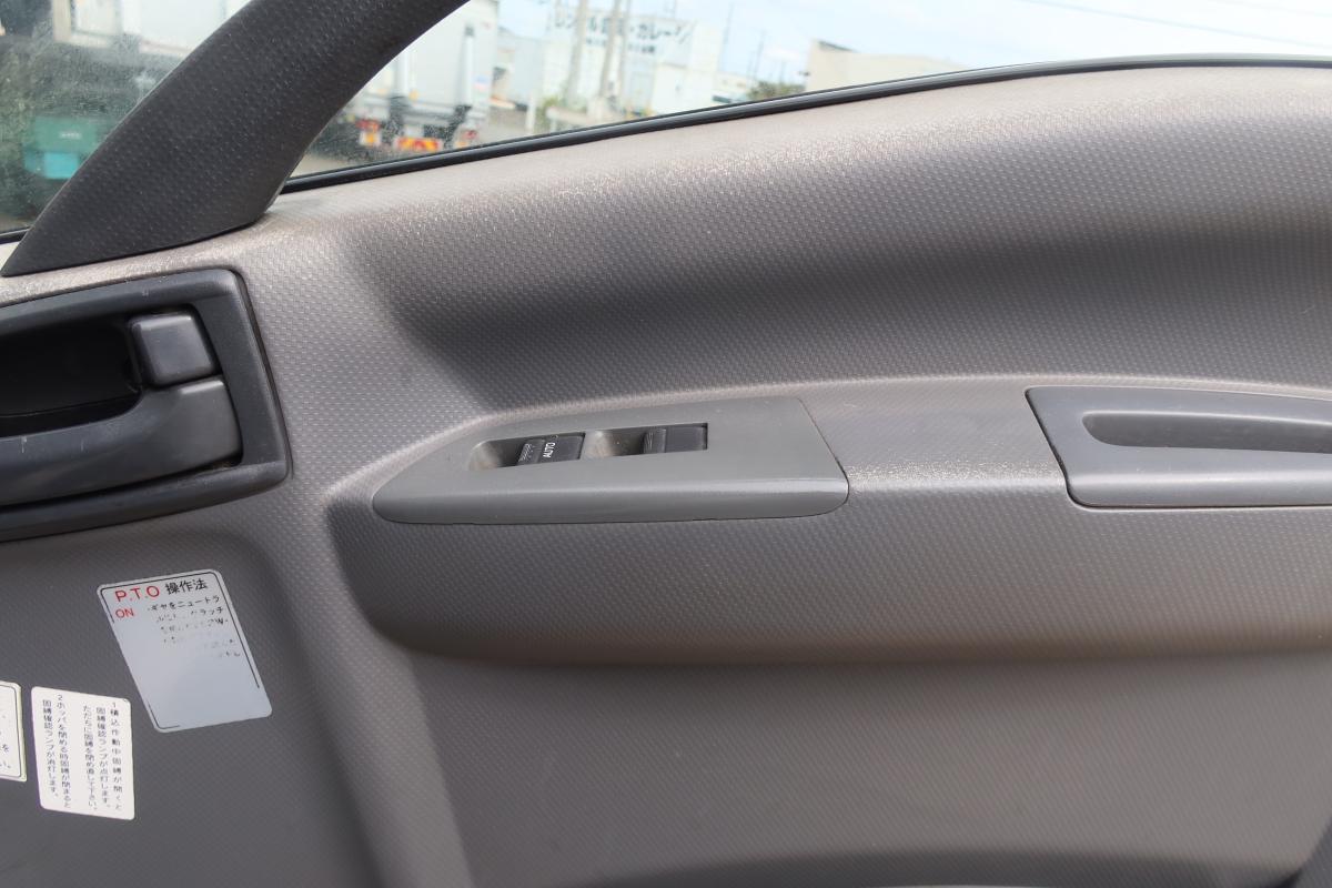 ワイド幅 プレス式パッカー車 新明和製6.0立米 積載2700kg|中古トラックの販売・買取・査定のアイナビ