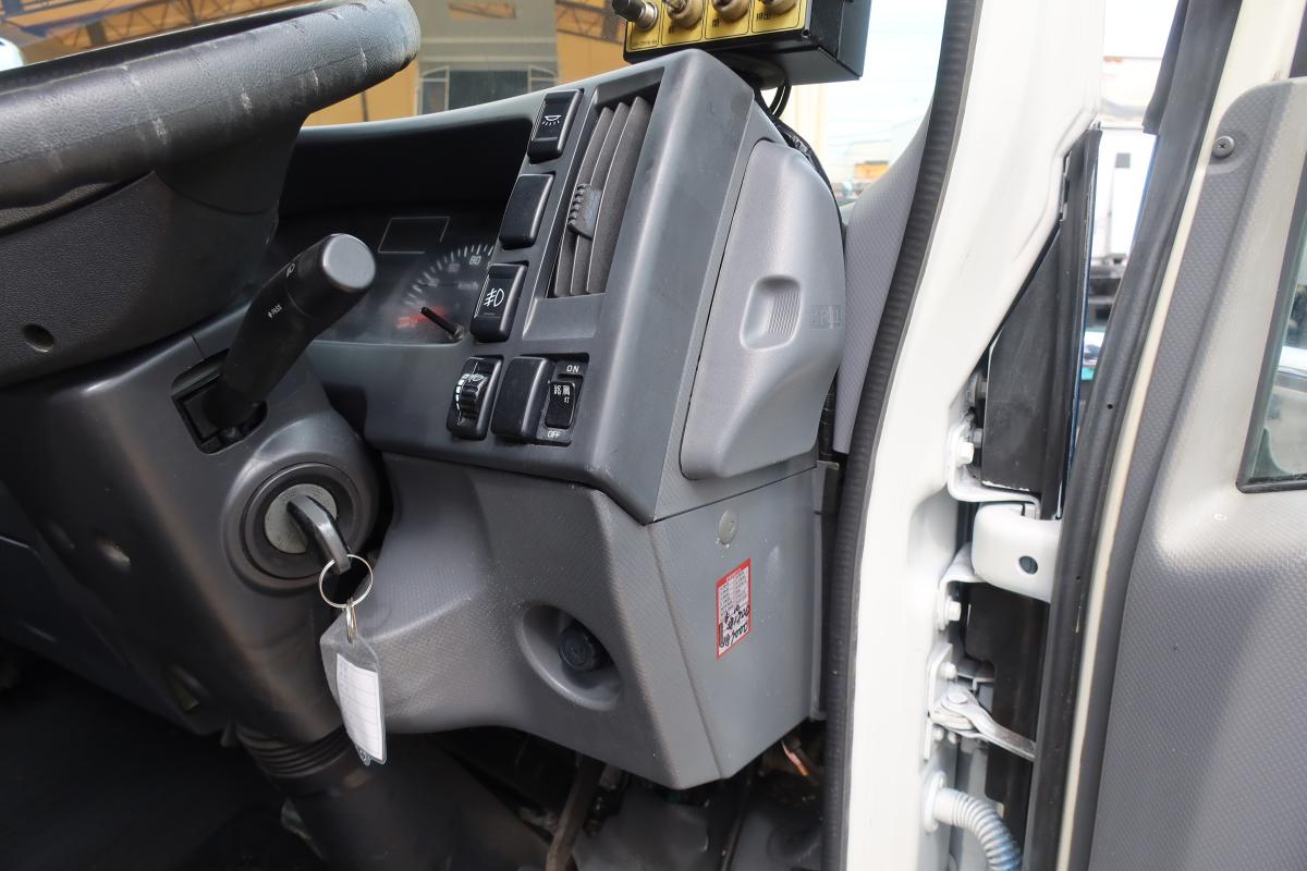 ワイド幅 プレス式パッカー車 新明和製6.0立米 積載2700kg|中古トラックの販売・買取・査定のアイナビ