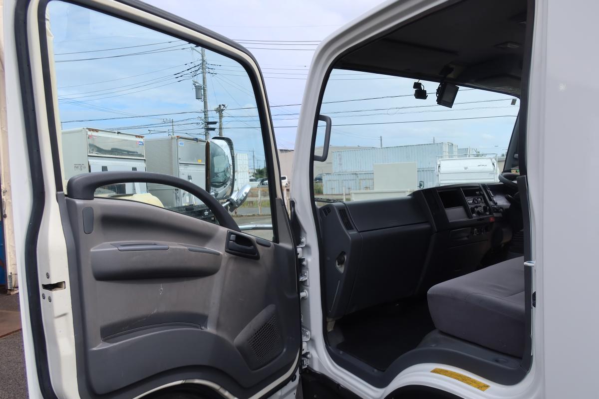 ワイド幅 プレス式パッカー車 新明和製6.0立米 積載2700kg|中古トラックの販売・買取・査定のアイナビ