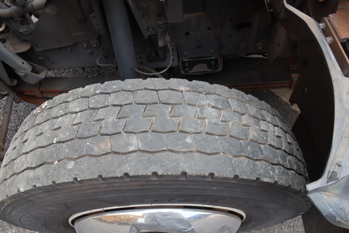 ワイド幅 プレス式パッカー車 新明和製6.0立米 積載2700kg|中古トラックの販売・買取・査定のアイナビ