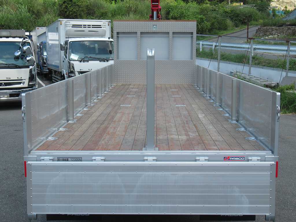 4軸低床 クレーン付 ユニック 4段 380PS 7速|中古トラックの販売・買取・査定のアイナビ