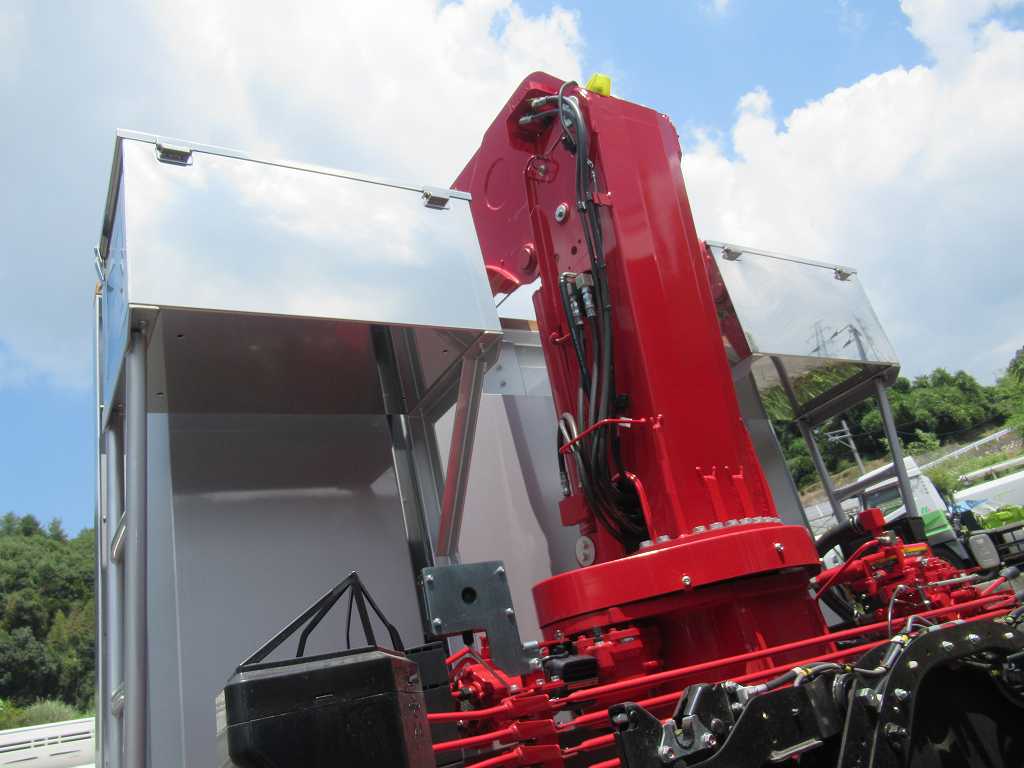 4軸低床 クレーン付 ユニック 4段 380PS 7速|中古トラックの販売・買取・査定のアイナビ