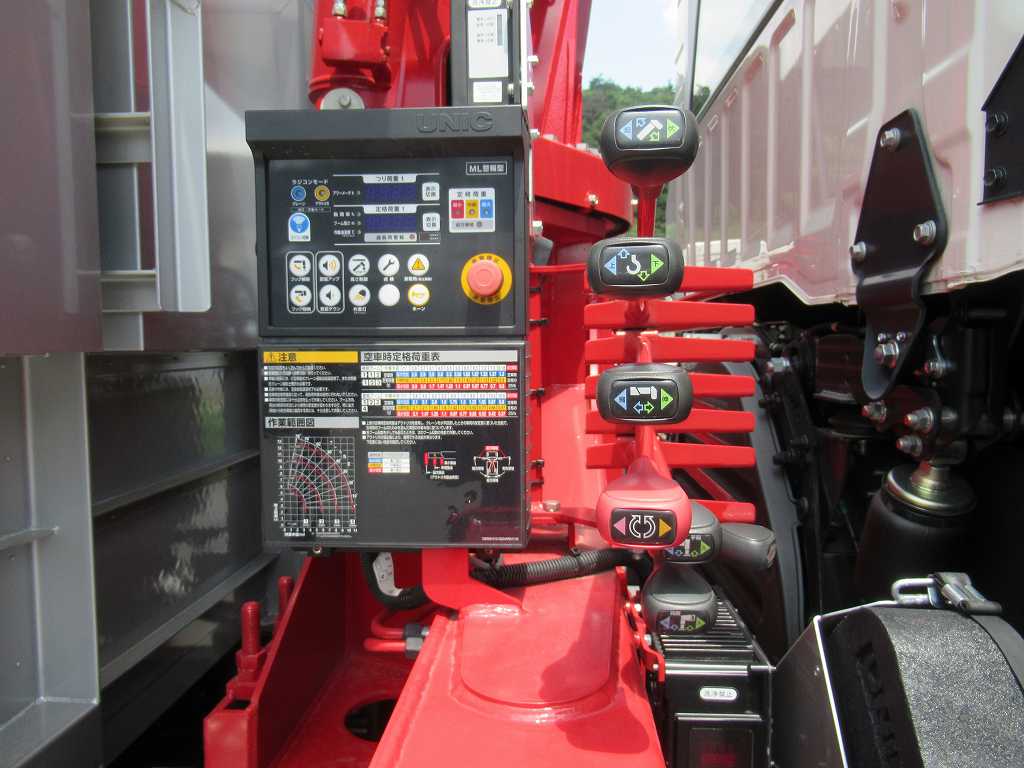 4軸低床 クレーン付 ユニック 4段 380PS 7速|中古トラックの販売・買取・査定のアイナビ