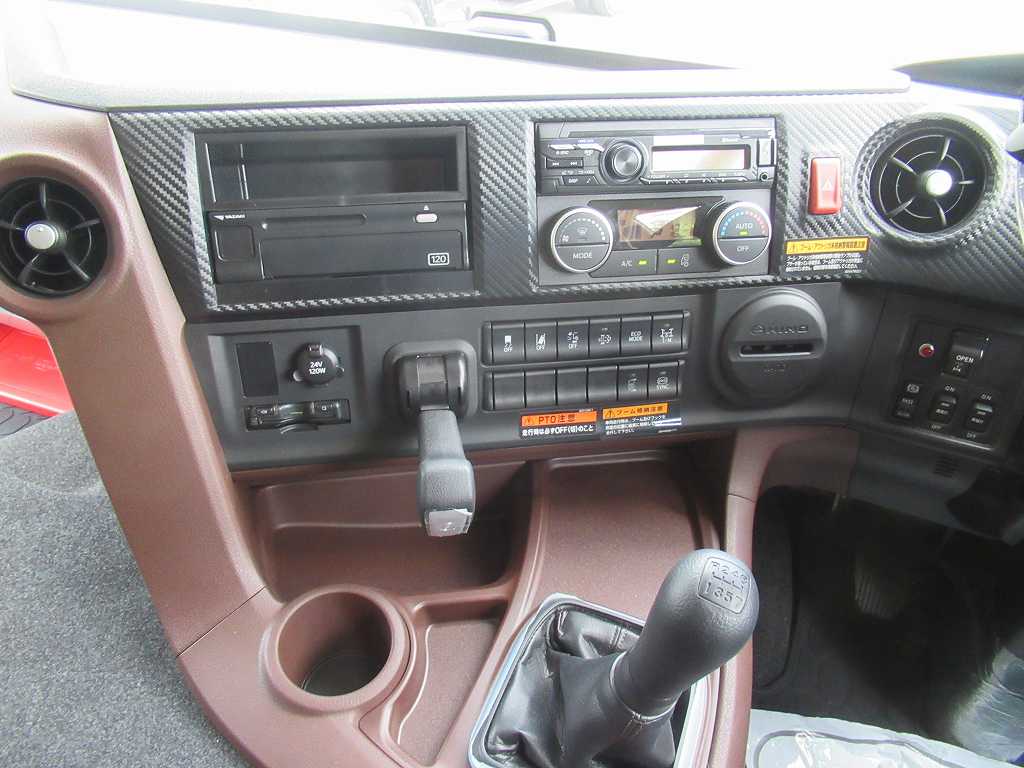 4軸低床 クレーン付 ユニック 4段 380PS 7速|中古トラックの販売・買取・査定のアイナビ