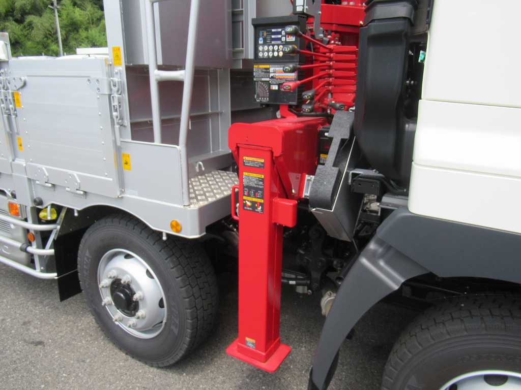4軸低床 クレーン付 ユニック 4段 380PS 7速|中古トラックの販売・買取・査定のアイナビ