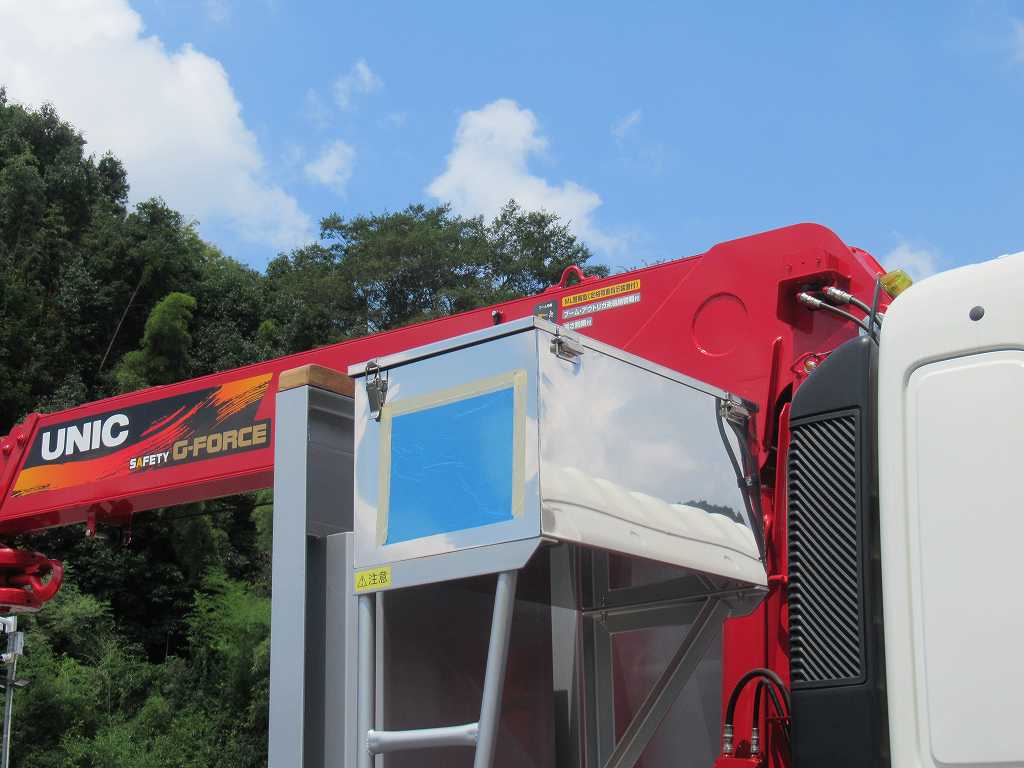 4軸低床 クレーン付 ユニック 4段 380PS 7速|中古トラックの販売・買取・査定のアイナビ