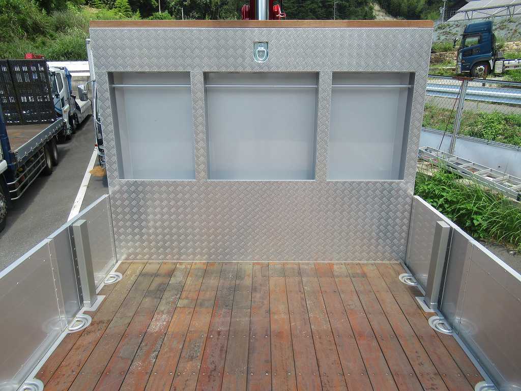 4軸低床 クレーン付 ユニック 4段 380PS 7速|中古トラックの販売・買取・査定のアイナビ