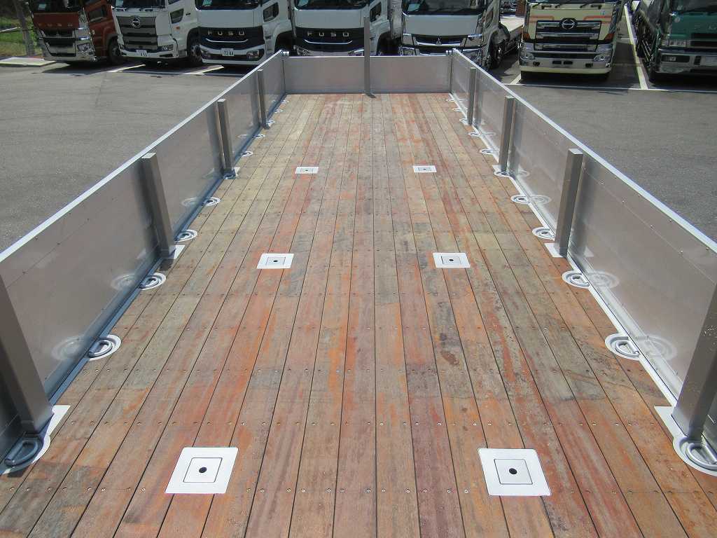 4軸低床 クレーン付 ユニック 4段 380PS 7速|中古トラックの販売・買取・査定のアイナビ