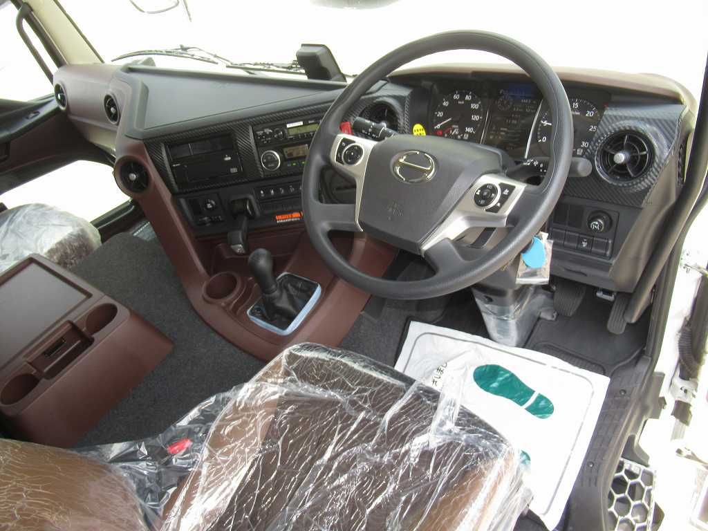 4軸低床 クレーン付 ユニック 4段 380PS 7速|中古トラックの販売・買取・査定のアイナビ