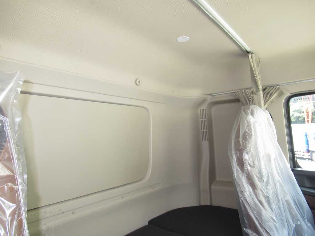 4軸低床 クレーン付 ユニック 4段 380PS 7速|中古トラックの販売・買取・査定のアイナビ