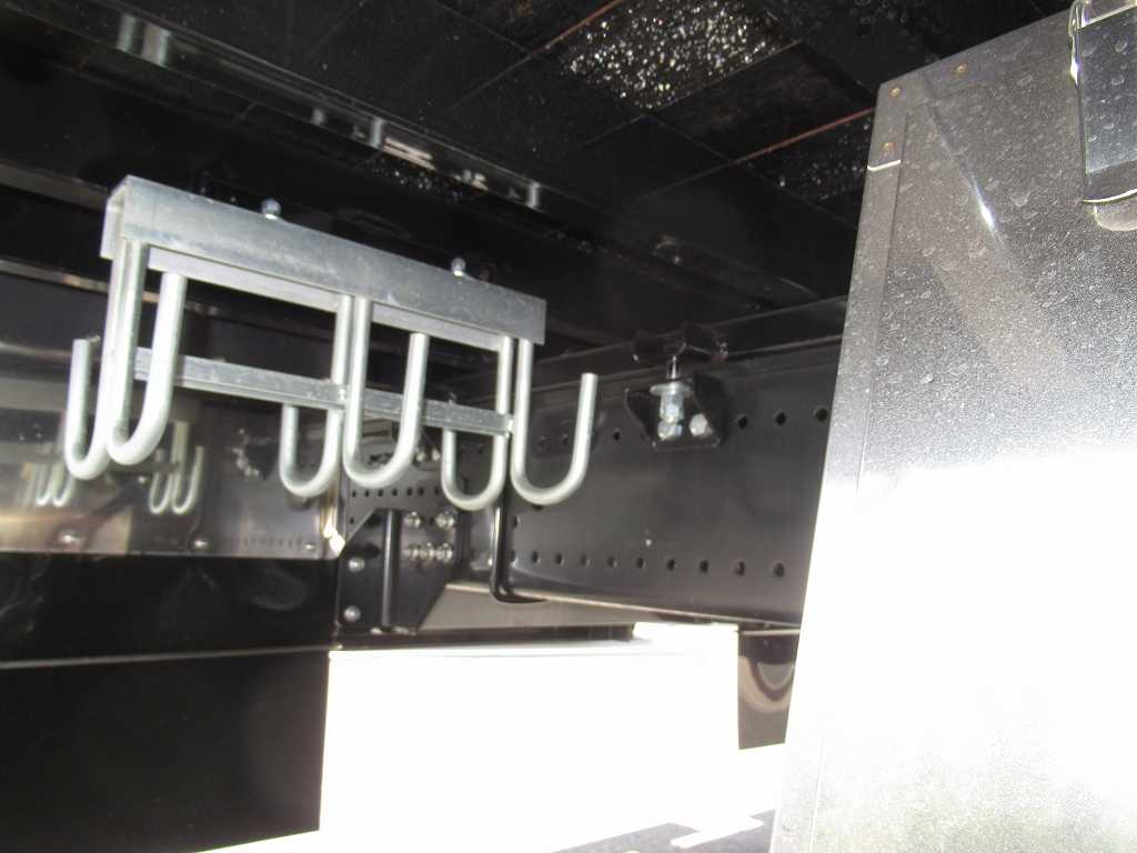 4軸低床 クレーン付 ユニック 4段 380PS 7速|中古トラックの販売・買取・査定のアイナビ