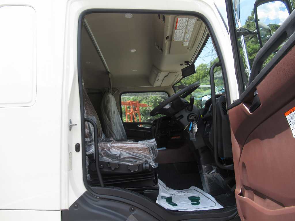 4軸低床 クレーン付 ユニック 4段 380PS 7速|中古トラックの販売・買取・査定のアイナビ