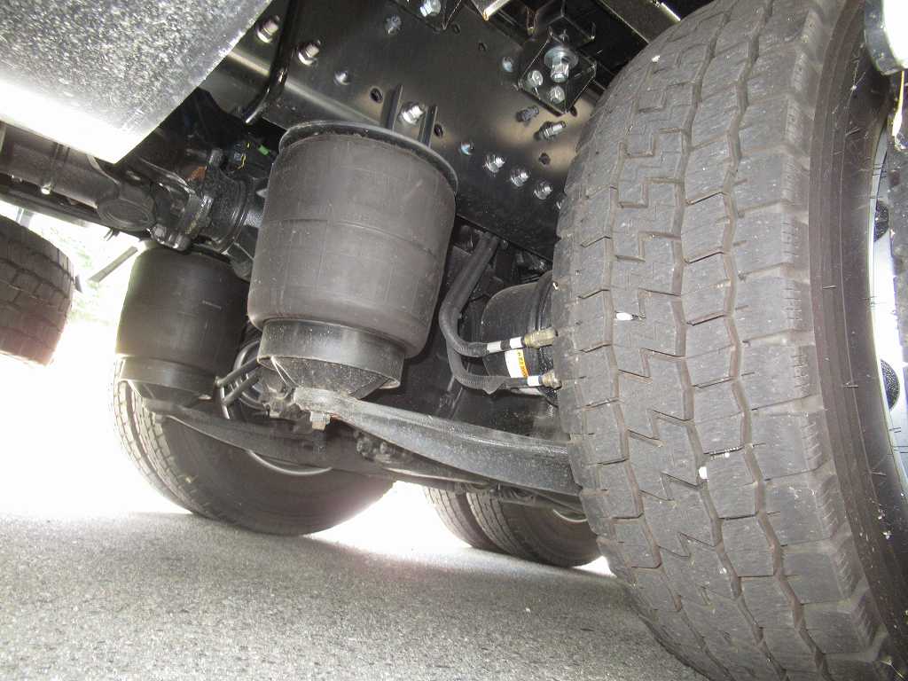 4軸低床 クレーン付 ユニック 4段 380PS 7速|中古トラックの販売・買取・査定のアイナビ