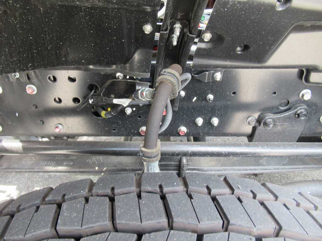 4軸低床 クレーン付 ユニック 4段 380PS 7速|中古トラックの販売・買取・査定のアイナビ