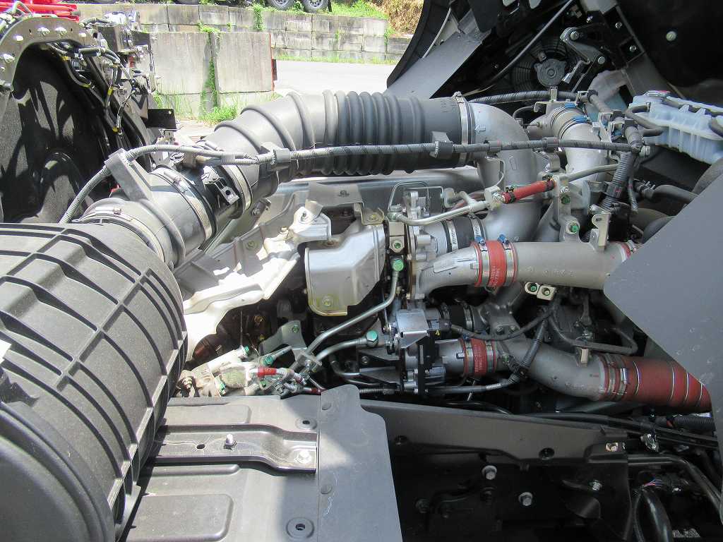 4軸低床 クレーン付 ユニック 4段 380PS 7速|中古トラックの販売・買取・査定のアイナビ