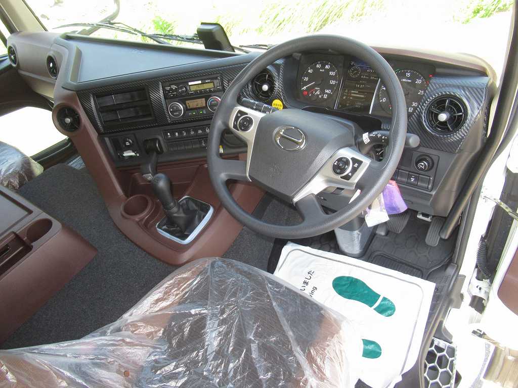 新明和 22t アームロール 2デフ 380PS 7速|中古トラックの販売・買取・査定のアイナビ