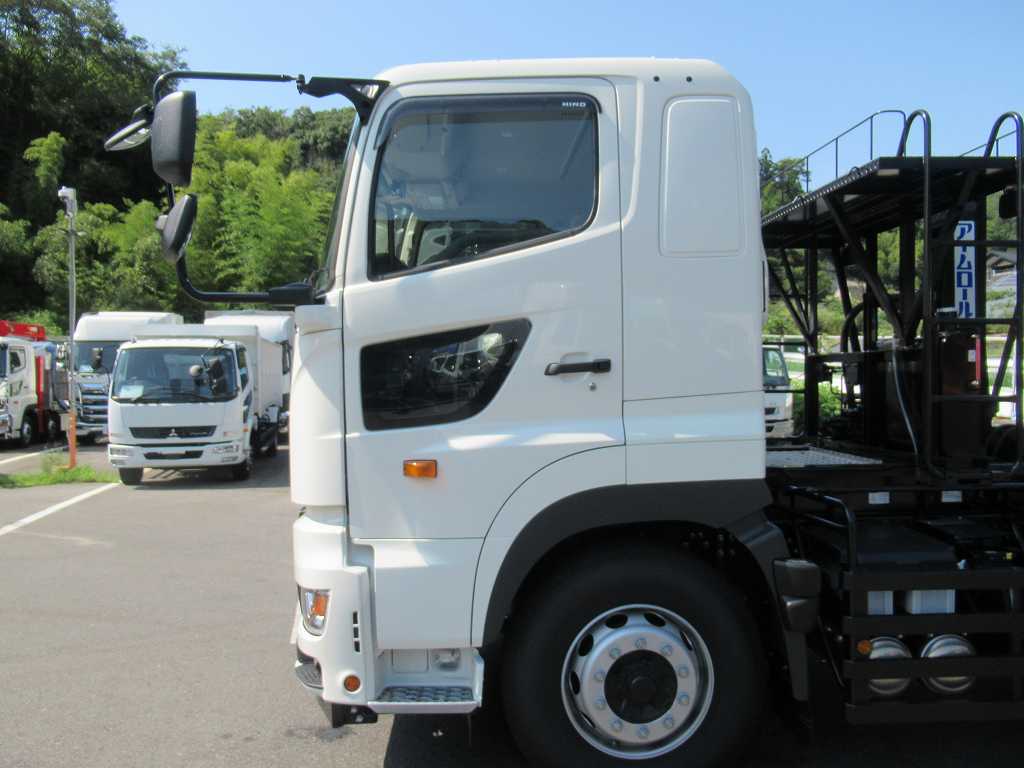 新明和 22t アームロール 2デフ 380PS 7速|中古トラックの販売・買取・査定のアイナビ