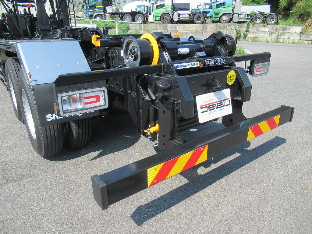 新明和 22t アームロール 2デフ 380PS 7速|中古トラックの販売・買取・査定のアイナビ