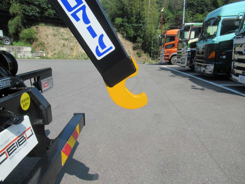 新明和 22t アームロール 2デフ 380PS 7速|中古トラックの販売・買取・査定のアイナビ