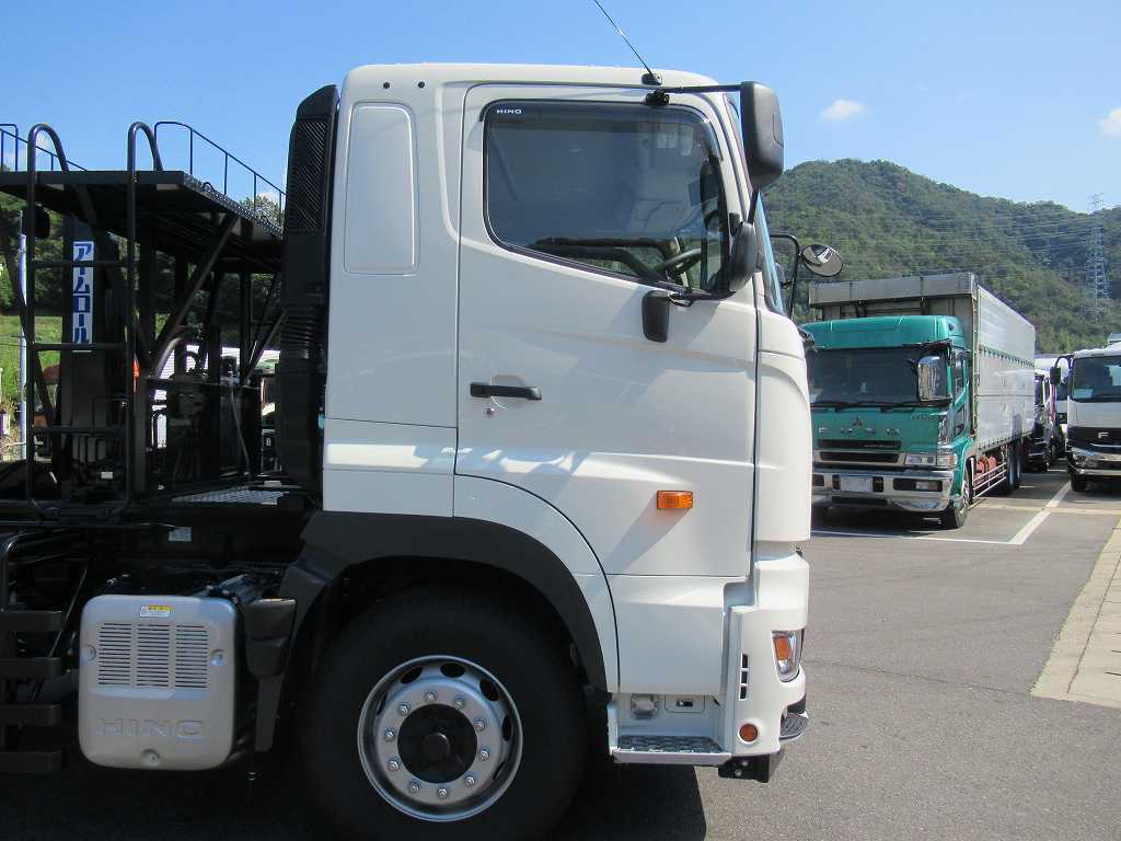 新明和 22t アームロール 2デフ 380PS 7速|中古トラックの販売・買取・査定のアイナビ