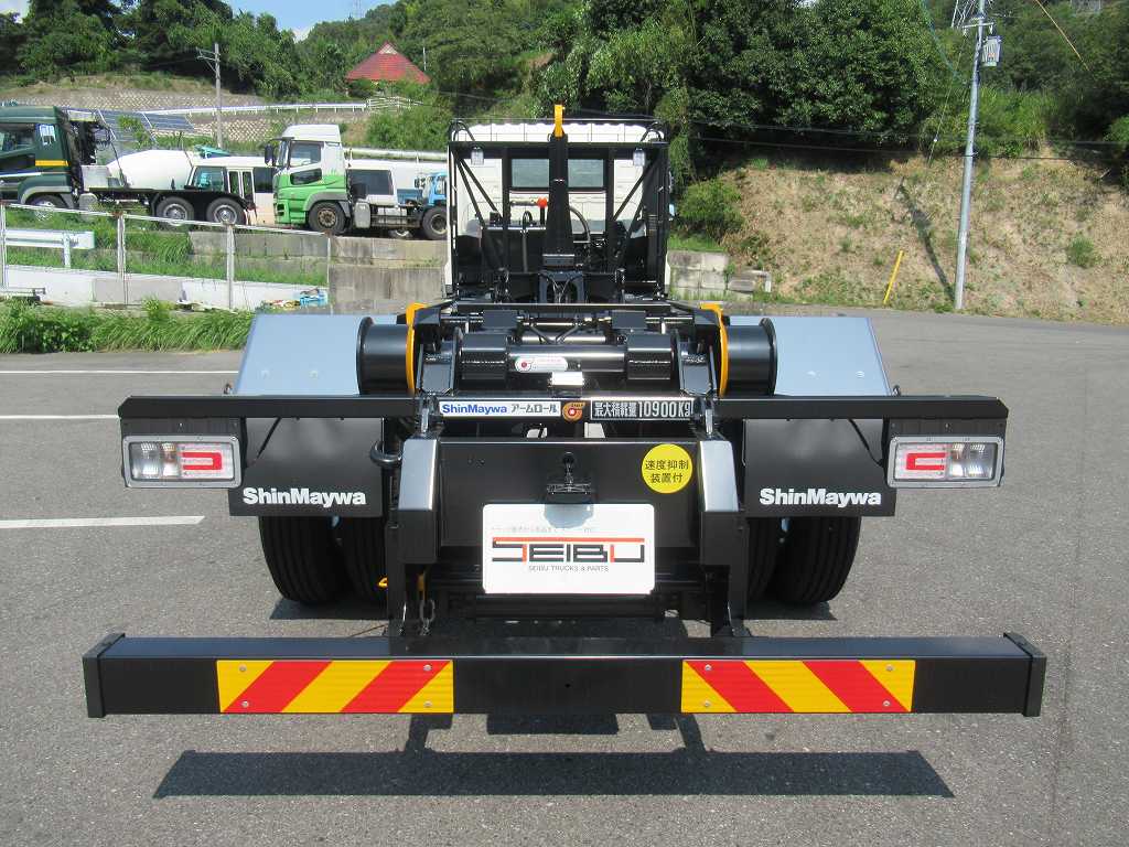 新明和 22t アームロール 2デフ 380PS 7速|中古トラックの販売・買取・査定のアイナビ