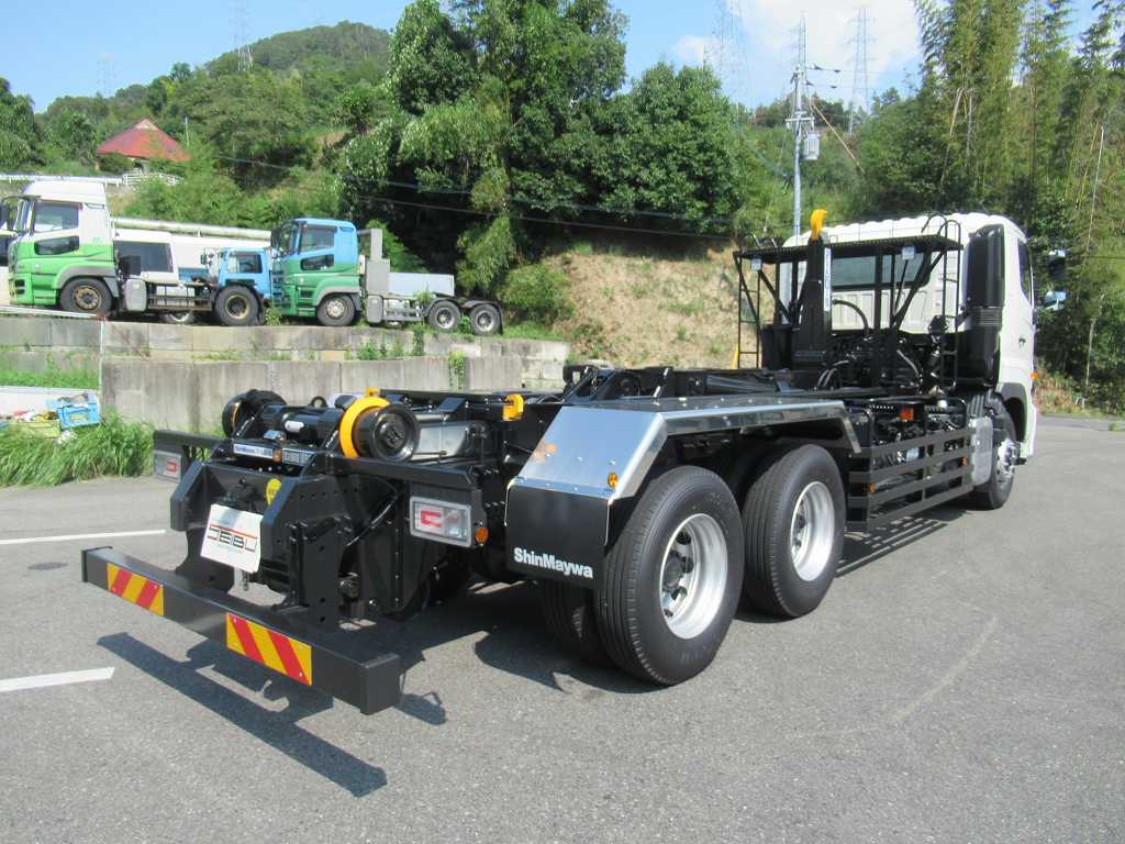 新明和 22t アームロール 2デフ 380PS 7速|中古トラックの販売・買取・査定のアイナビ