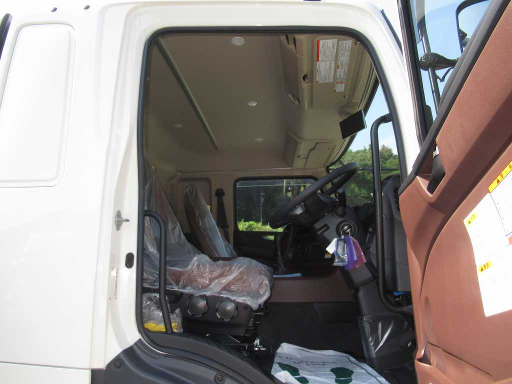 新明和 22t アームロール 2デフ 380PS 7速|中古トラックの販売・買取・査定のアイナビ