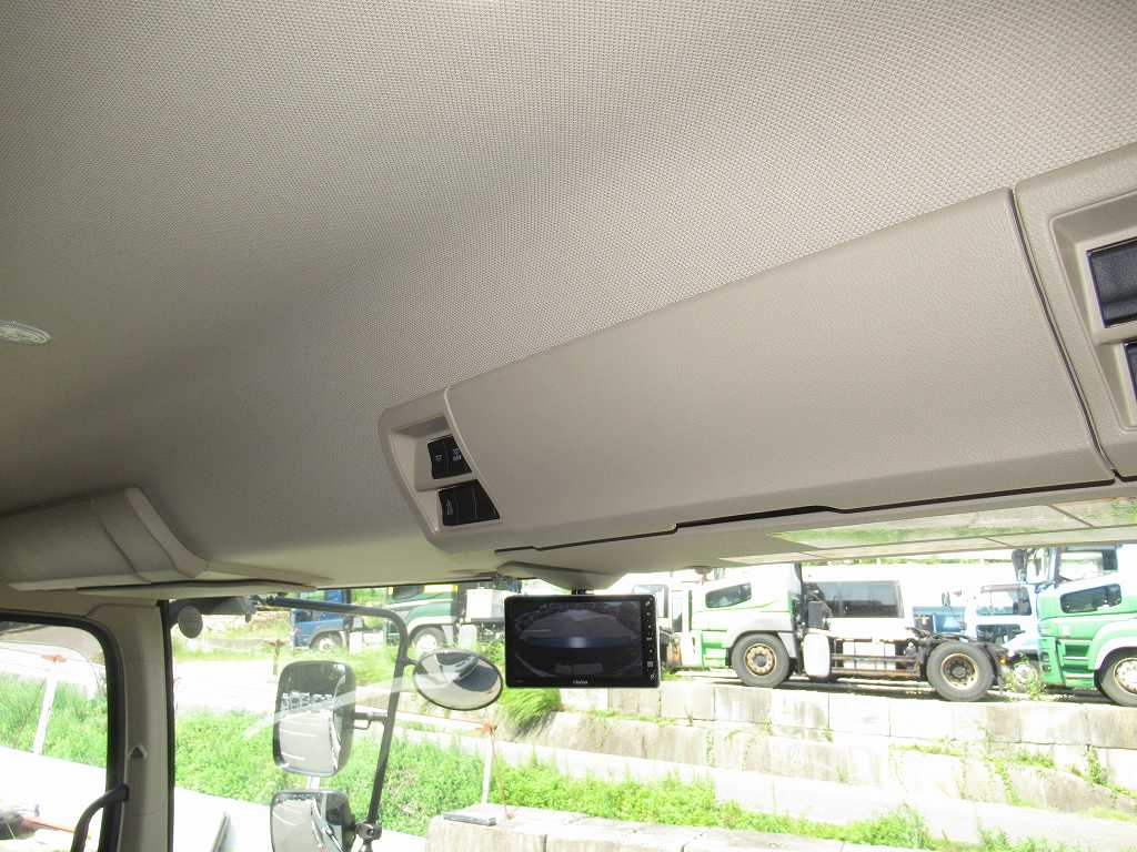 新明和 22t アームロール 2デフ 380PS 7速|中古トラックの販売・買取・査定のアイナビ