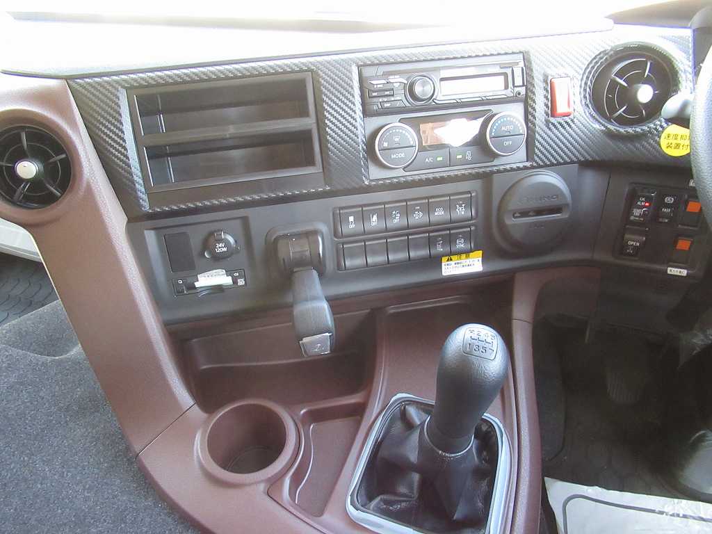 新明和 22t アームロール 2デフ 380PS 7速|中古トラックの販売・買取・査定のアイナビ