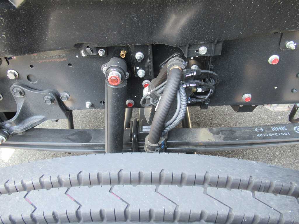 新明和 22t アームロール 2デフ 380PS 7速|中古トラックの販売・買取・査定のアイナビ