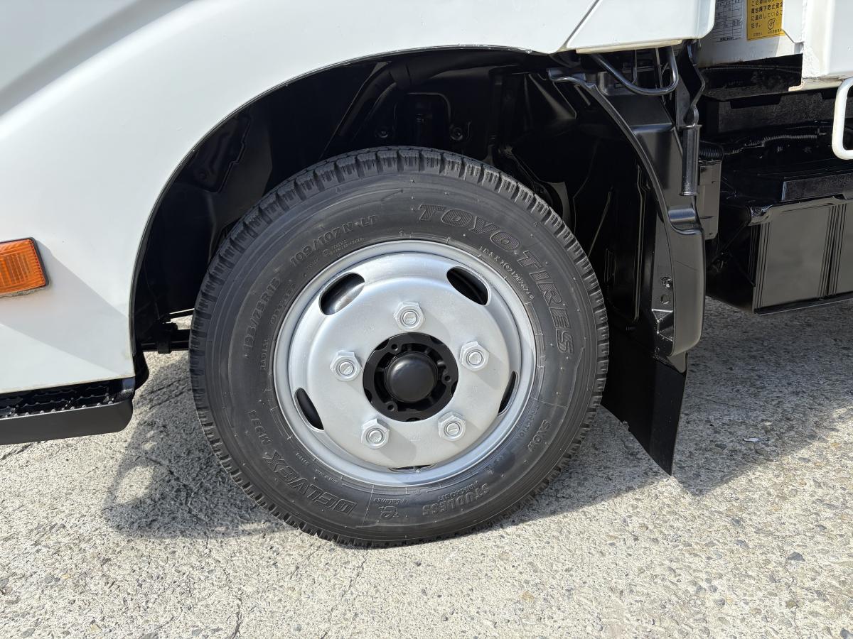 H22デュトロ 2tダンプ|中古トラックの販売・買取・査定のアイナビ