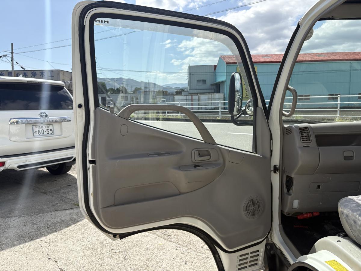 H22デュトロ 2tダンプ|中古トラックの販売・買取・査定のアイナビ