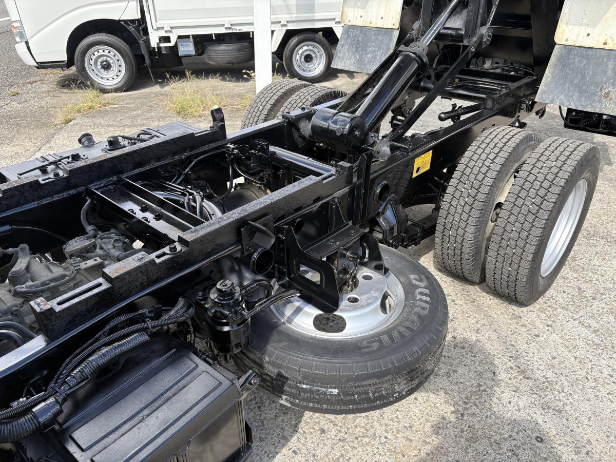 H22デュトロ 2tダンプ|中古トラックの販売・買取・査定のアイナビ