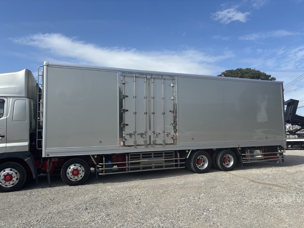 4軸低床エアサスハイルーフ低温東プレサイド観音扉|中古トラックの販売・買取・査定のアイナビ