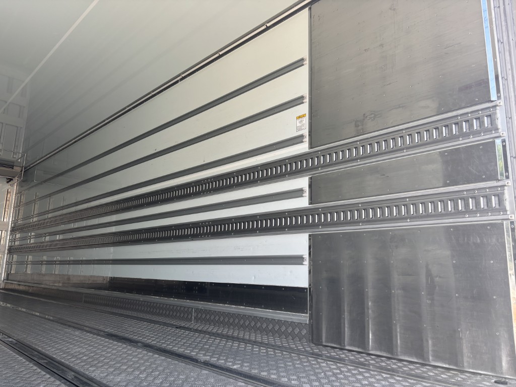 4軸低床エアサスハイルーフ低温東プレサイド観音扉|中古トラックの販売・買取・査定のアイナビ