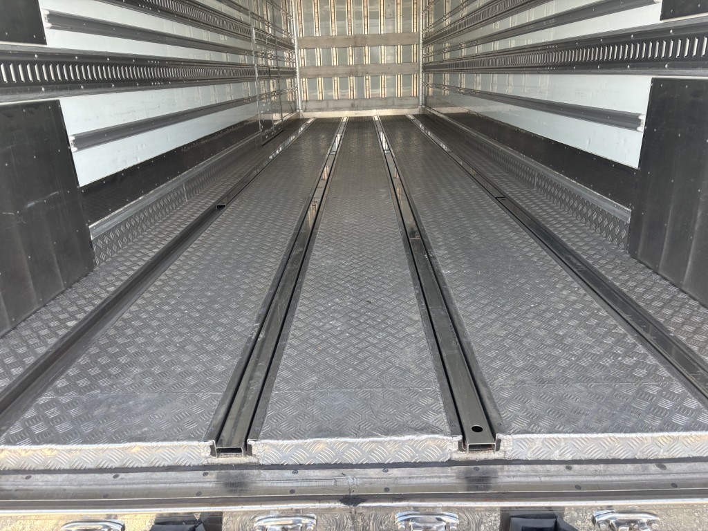 4軸低床エアサスハイルーフ低温東プレサイド観音扉|中古トラックの販売・買取・査定のアイナビ