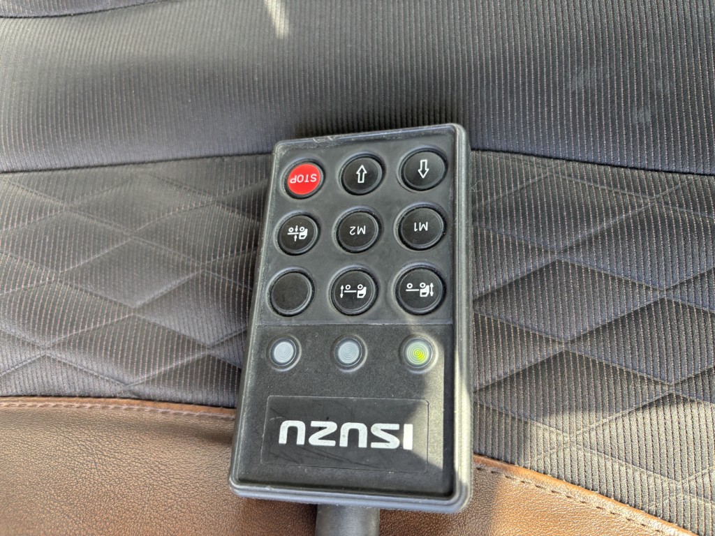 4軸低床エアサスハイルーフ低温東プレサイド観音扉|中古トラックの販売・買取・査定のアイナビ