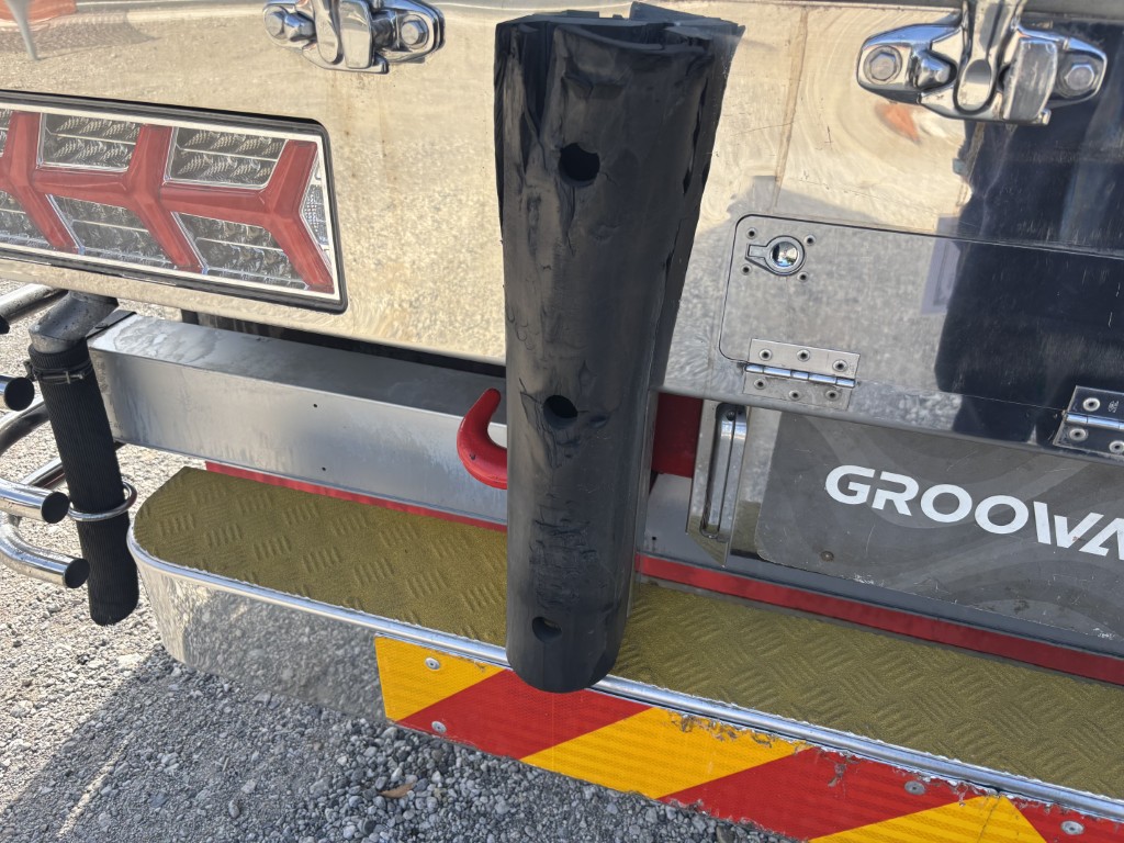 4軸低床エアサスハイルーフ低温東プレサイド観音扉|中古トラックの販売・買取・査定のアイナビ