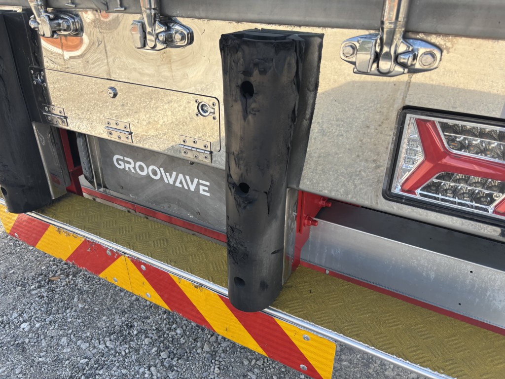 4軸低床エアサスハイルーフ低温東プレサイド観音扉|中古トラックの販売・買取・査定のアイナビ