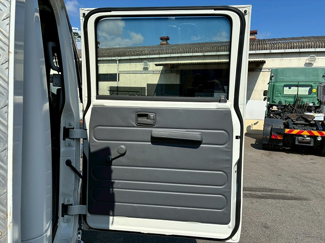 保証対象車Wキャブ乗車定員6人乗り2t積載5速MT150馬力|中古トラックの販売・買取・査定のアイナビ