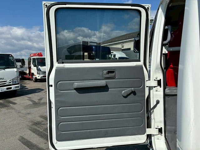 保証対象車Wキャブ乗車定員6人乗り2t積載5速MT150馬力|中古トラックの販売・買取・査定のアイナビ