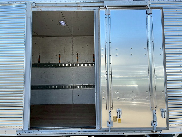 フルキャブロングトランテックス左サイド扉ラッシング|中古トラックの販売・買取・査定のアイナビ