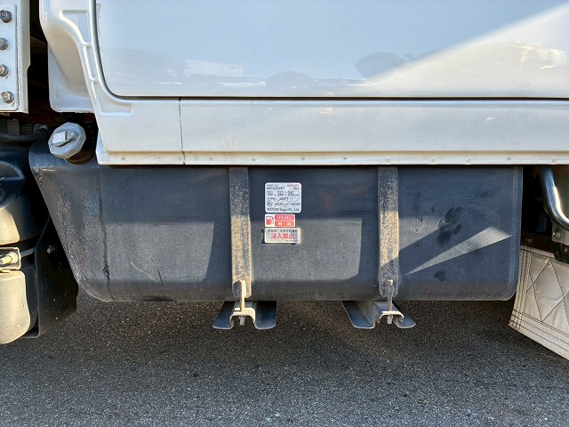 保証対象車Wキャブ2t積載メッキパーツ5速MT2t5t|中古トラックの販売・買取・査定のアイナビ