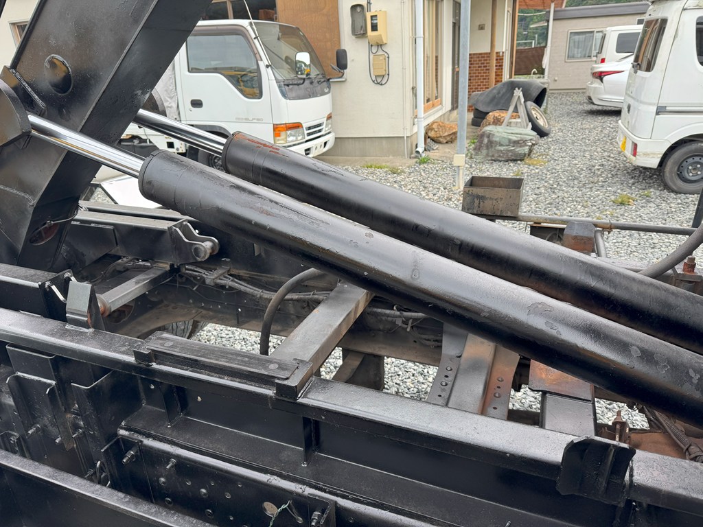 H13年式☆コンドル 中型増トン アームロール!|中古トラックの販売・買取・査定のアイナビ