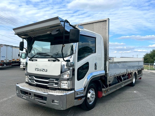 造りボディ!★6200★後輪エアサス★240馬力!★ベッド付!|中古トラックの販売・買取・査定のアイナビ