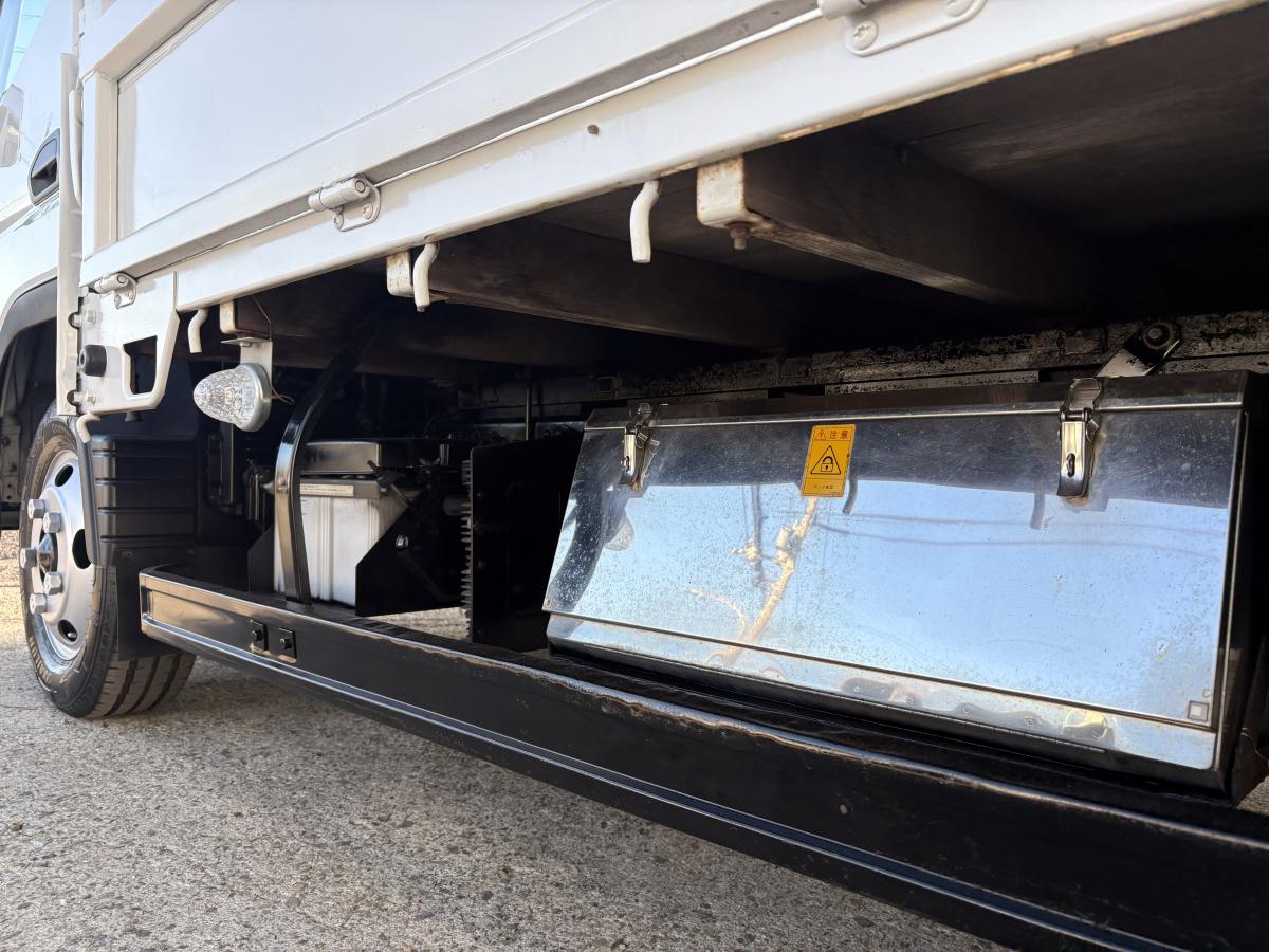 H25キャンター 2t ワイドロング|中古トラックの販売・買取・査定のアイナビ