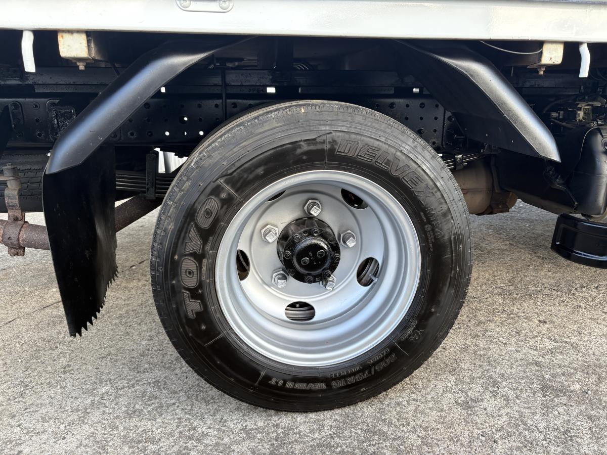 H25キャンター 2t ワイドロング|中古トラックの販売・買取・査定のアイナビ